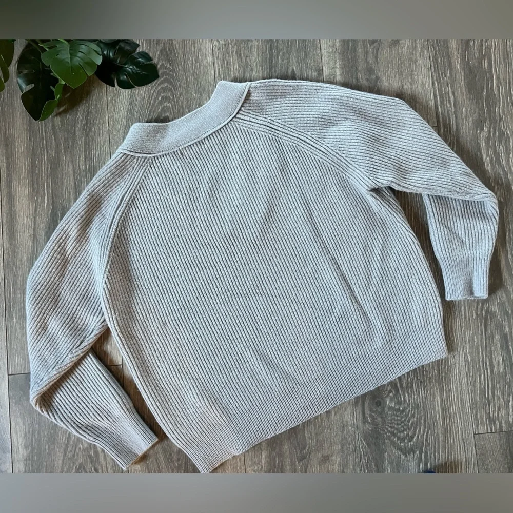 FRNCH Paris ribbed knit v-neck Sweater in grey. Size S
